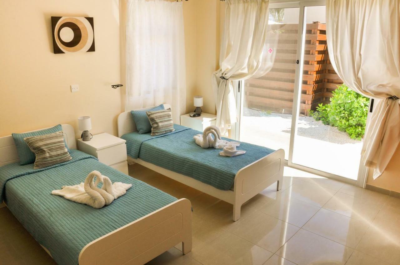 Villa Olivia, Корал-Бэй Экстерьер фото
