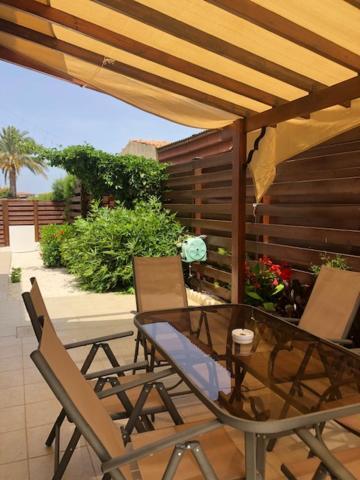 Villa Olivia, Корал-Бэй Экстерьер фото